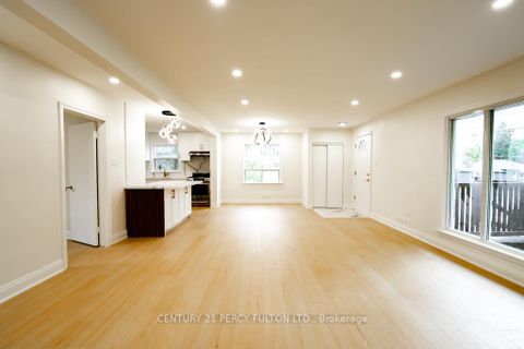 Photo 7 at 243 Ruggles Avenue, Harding, Richmond Hill