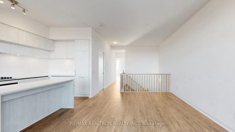 Photo 11 at PH915 - 6 David Eyer Road, Rural Richmond Hill, Richmond Hill