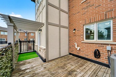 Photo 7 at 370 Timberland Gate, GO Glenorchy, Oakville