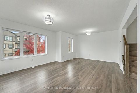 Photo 10 at 370 Timberland Gate, GO Glenorchy, Oakville