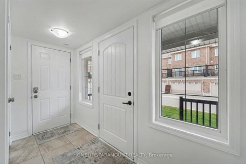 Photo 11 at 370 Timberland Gate, GO Glenorchy, Oakville