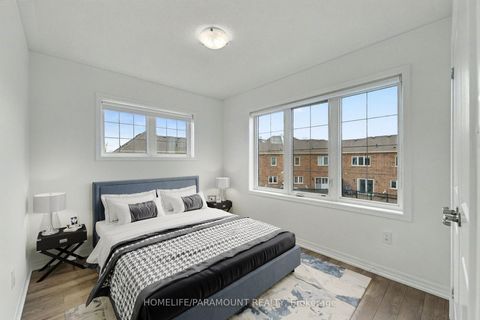 Photo 16 at 370 Timberland Gate, GO Glenorchy, Oakville