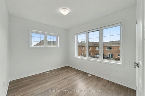 Photo 17 at 370 Timberland Gate, GO Glenorchy, Oakville