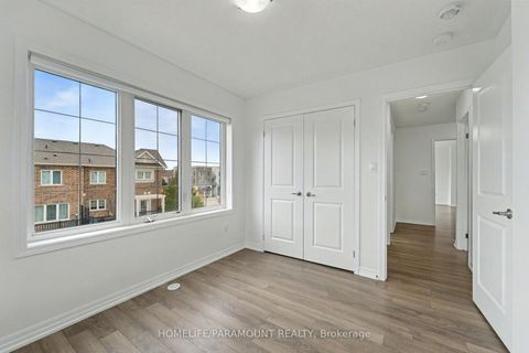 Photo 19 at 370 Timberland Gate, GO Glenorchy, Oakville