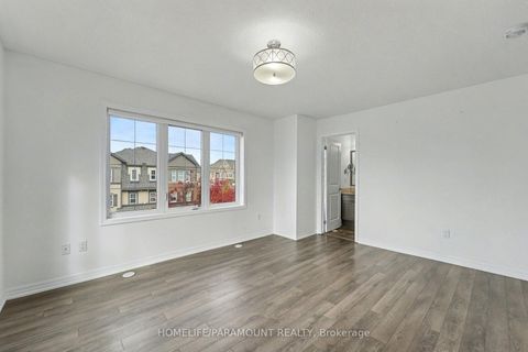 Photo 40 at 370 Timberland Gate, GO Glenorchy, Oakville