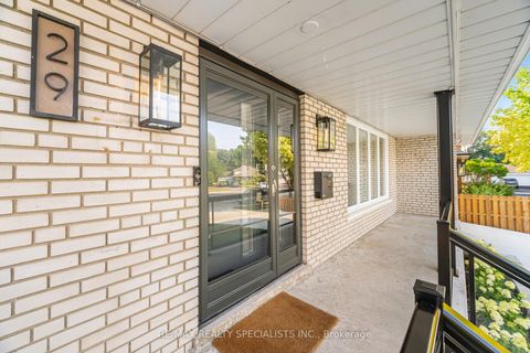 Photo 4 at 29 Norfield Crescent, Old Rexdale, Toronto