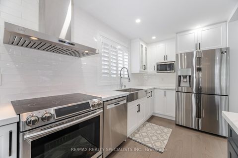 Photo 10 at 29 Norfield Crescent, Old Rexdale, Toronto