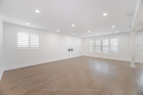 Photo 14 at 29 Norfield Crescent, Old Rexdale, Toronto