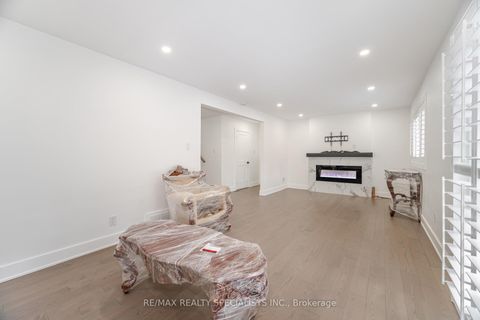 Photo 33 at 29 Norfield Crescent, Old Rexdale, Toronto