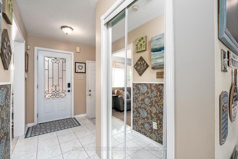 Photo 6 at 2411 East Gate Crescent, RO River Oaks, Oakville