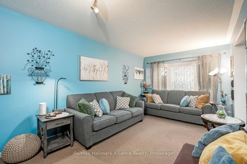 Photo 8 at 2411 East Gate Crescent, RO River Oaks, Oakville