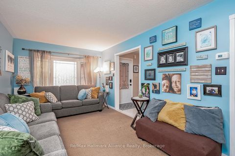 Photo 9 at 2411 East Gate Crescent, RO River Oaks, Oakville