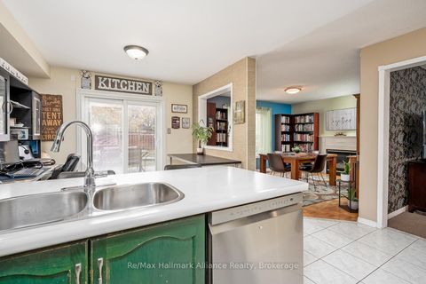 Photo 16 at 2411 East Gate Crescent, RO River Oaks, Oakville