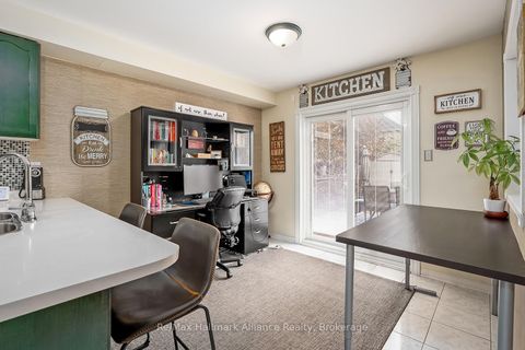 Photo 17 at 2411 East Gate Crescent, RO River Oaks, Oakville