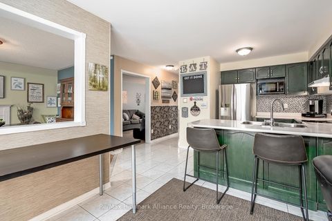 Photo 18 at 2411 East Gate Crescent, RO River Oaks, Oakville