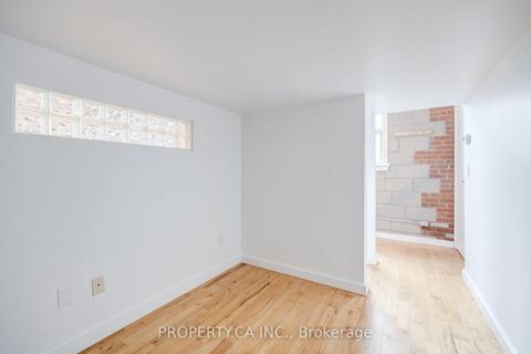 Photo 8 at 403 - 426 Queen Street E, Moss Park, Toronto