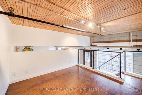 Photo 9 at 403 - 426 Queen Street E, Moss Park, Toronto