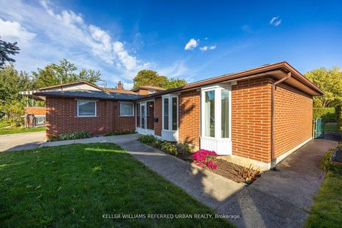 Photo 2 at 17 Madron Crescent, York University Heights, Toronto