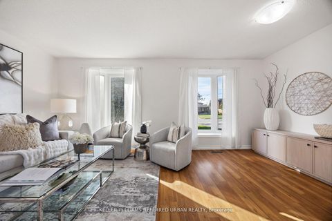 Photo 11 at 17 Madron Crescent, York University Heights, Toronto