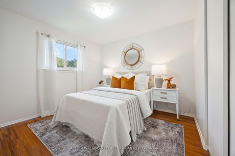 Photo 23 at 17 Madron Crescent, York University Heights, Toronto