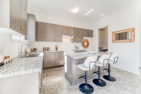 Photo 16 at 73 Current Drive, Rural Richmond Hill, Richmond Hill