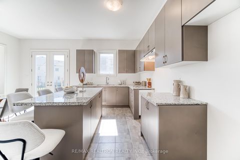 Photo 18 at 73 Current Drive, Rural Richmond Hill, Richmond Hill