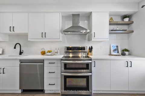 Photo 2 at 34 - 2272 Mowat Avenue, RO River Oaks, Oakville