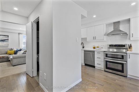 Photo 5 at 34 - 2272 Mowat Avenue, RO River Oaks, Oakville