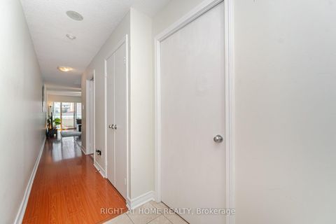 Photo 5 at 219 - 600 Queens Quay, Waterfront Communities C1, Toronto