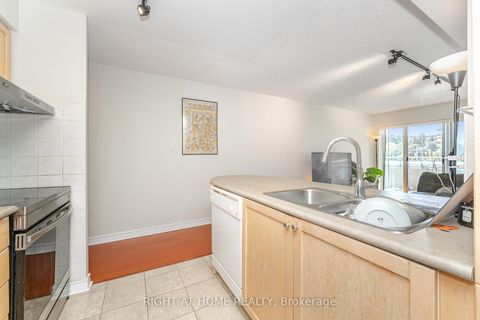 Photo 15 at 219 - 600 Queens Quay, Waterfront Communities C1, Toronto