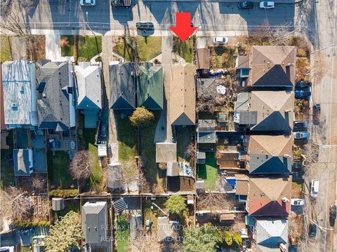 Photo 2 at 84 Kings Park Boulevard, East York, Toronto