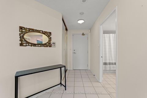 Photo 10 at 304 - 11 Townsgate Drive, Yorkhill, Vaughan