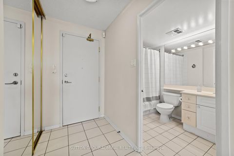 Photo 11 at 304 - 11 Townsgate Drive, Yorkhill, Vaughan