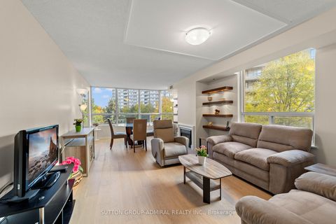 Photo 13 at 304 - 11 Townsgate Drive, Yorkhill, Vaughan