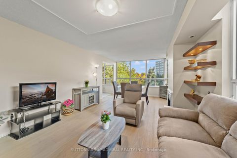 Photo 14 at 304 - 11 Townsgate Drive, Yorkhill, Vaughan