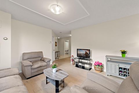 Photo 15 at 304 - 11 Townsgate Drive, Yorkhill, Vaughan