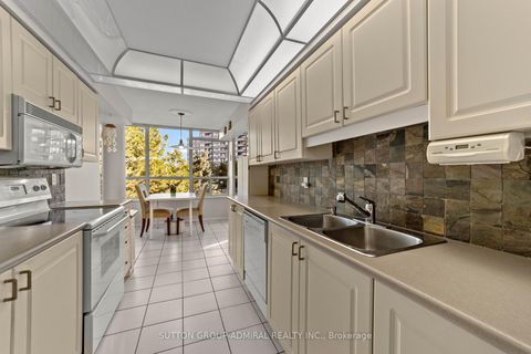 Photo 19 at 304 - 11 Townsgate Drive, Yorkhill, Vaughan