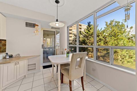 Photo 21 at 304 - 11 Townsgate Drive, Yorkhill, Vaughan