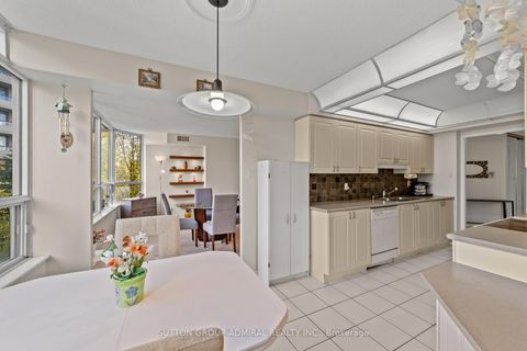 Photo 22 at 304 - 11 Townsgate Drive, Yorkhill, Vaughan