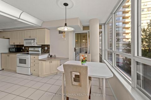 Photo 23 at 304 - 11 Townsgate Drive, Yorkhill, Vaughan