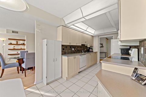 Photo 24 at 304 - 11 Townsgate Drive, Yorkhill, Vaughan