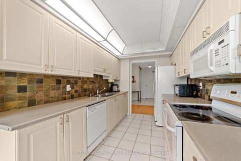 Photo 25 at 304 - 11 Townsgate Drive, Yorkhill, Vaughan