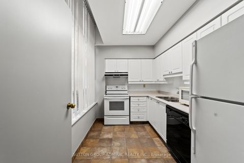 Photo 43 at 304 - 11 Townsgate Drive, Yorkhill, Vaughan