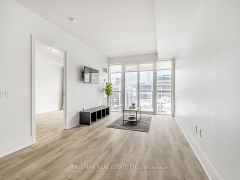 Photo 2 at 618 - 560 Front Street, Waterfront Communities C1, Toronto