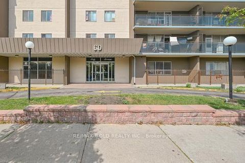 Photo 3 at 207 - 60 Stevenson Road, Jamestown, Toronto