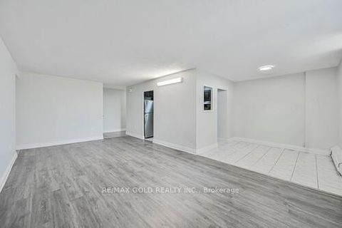 Photo 9 at 207 - 60 Stevenson Road, Jamestown, Toronto