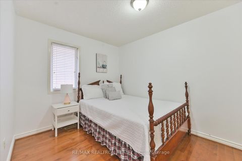 Photo 24 at 7 Via Cassia Drive, Amesbury, Toronto