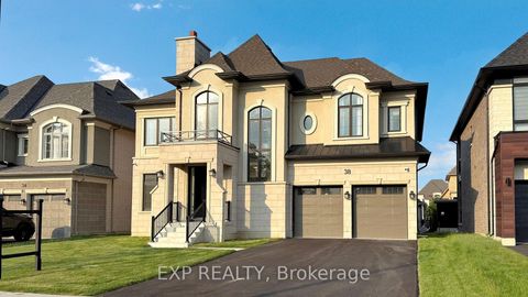 Photo 5 at 38 Deanna Court, Vellore Village, Vaughan