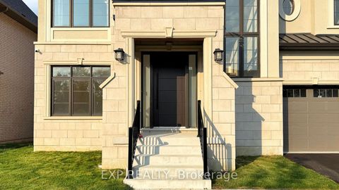 Photo 6 at 38 Deanna Court, Vellore Village, Vaughan