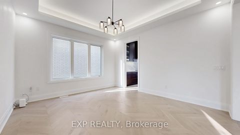 Photo 7 at 38 Deanna Court, Vellore Village, Vaughan